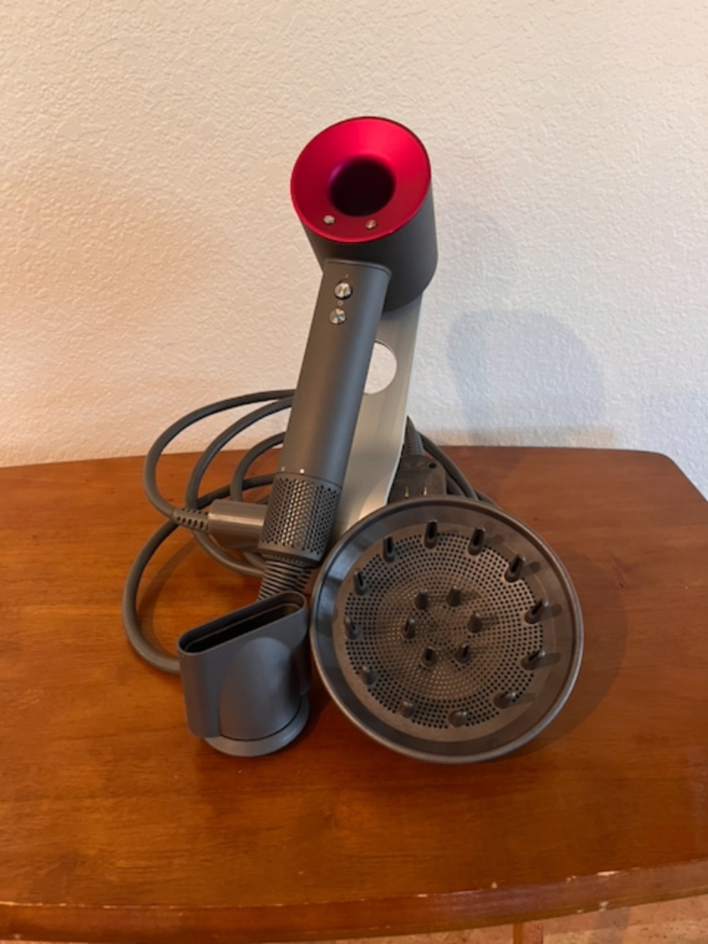 Dyson Sueprsonic Hairdryer with Stand and two attachments